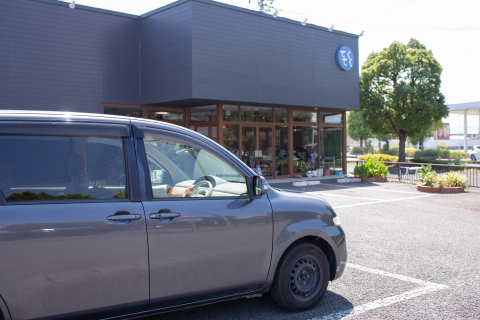 送り開始の様子