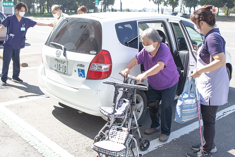 施設到着の様子